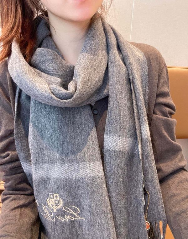 ブランドマフラー正面デザイン